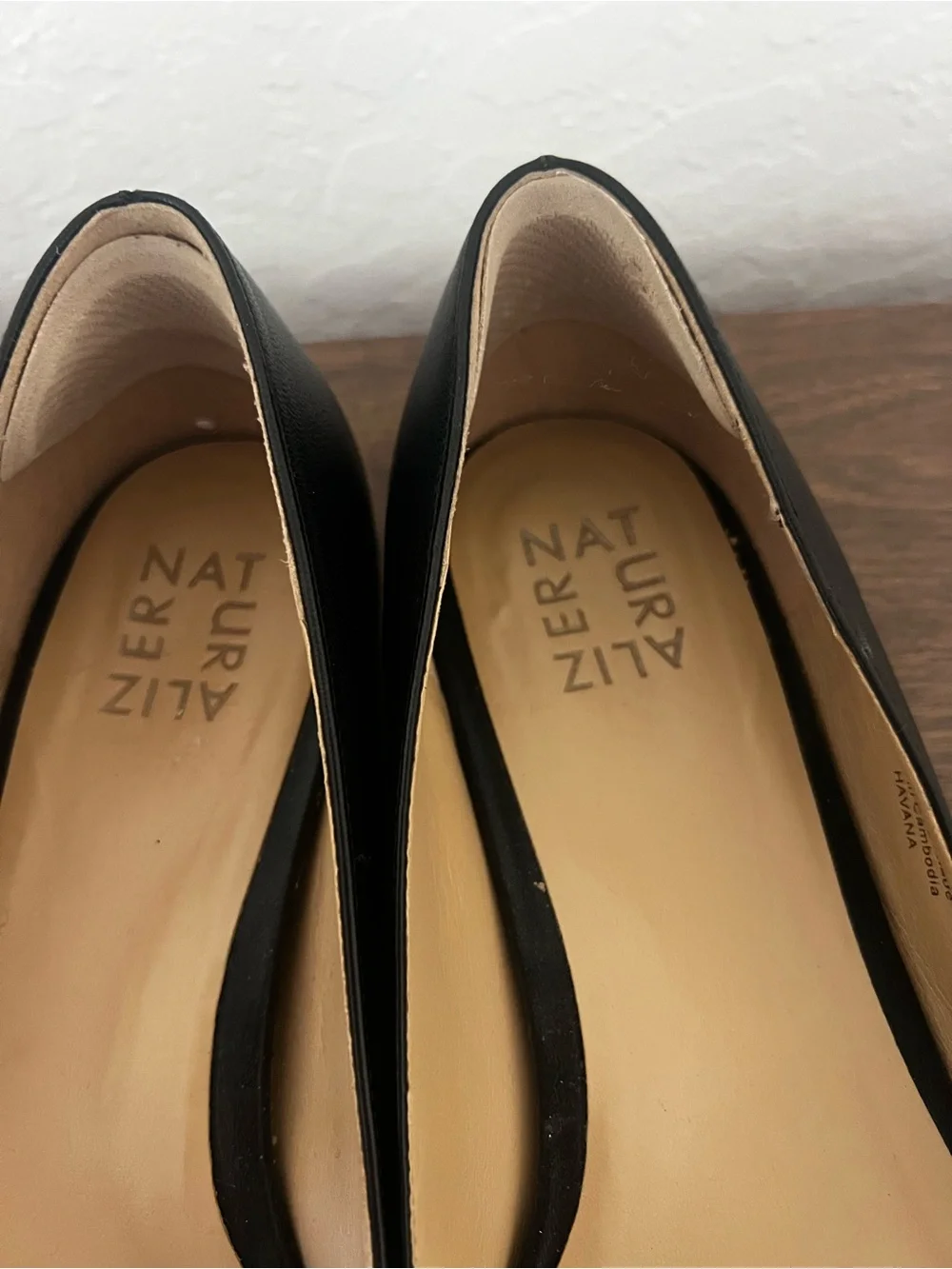 Naturalizer Black Pointed V-Cut Leather Flats - Women's Slip-On